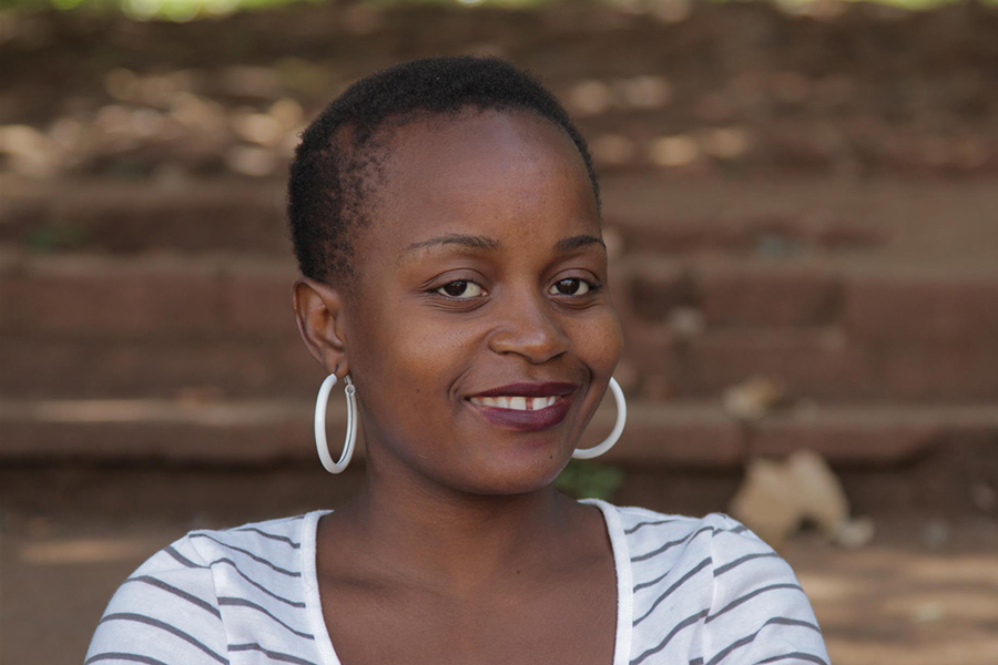 En af dem er aktivisten Tinotenda Chinyani på 23 år fra Zimbabwe. Allerede som teenager valgte Tinotenda, at blive frivillig i projektet HOPE der bekæmper HIV/AIDS En af dem er aktivisten Tinotenda Chinyani på 23 år fra Zimbabwe. Allerede som teenager valgte Tinotenda, at blive frivillig i projektet HOPE der bekæmper HIV/AIDS