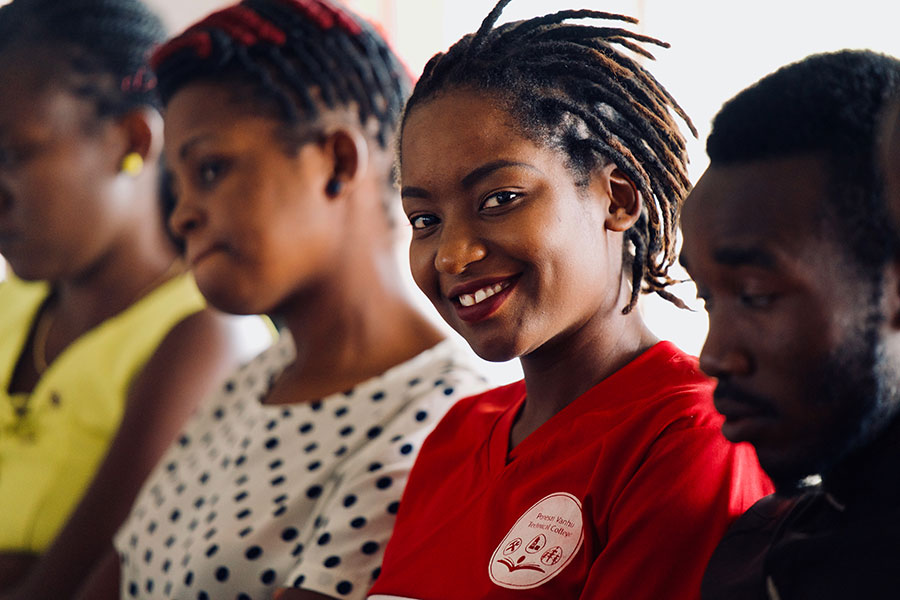 Elev på Ponesai Vanhu Tehcical College i Zimbabwe