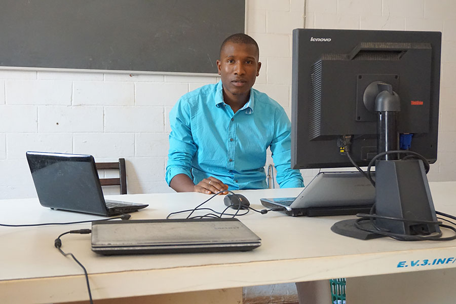 UFF-Humana sender computere og laptops til Zimbabwe og Guinea-Bissau i samarbejde med computergruppen i Holbæk.