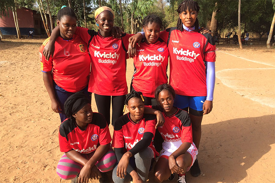 Sportstøj fra Gladsaxe-Hero Boldklub, til pigerne på lærerseminariet i Cacheu, Guinea-Bissau.